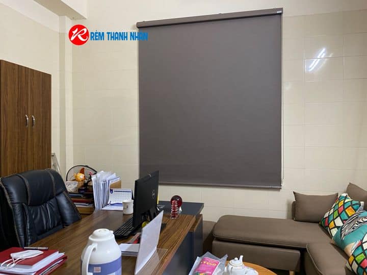 Rèm cuốn, màn cuốn là sản phẩm sử dụng cho cửa sổ, vách kính lớn, được ưa chuộng trong không gian văn phòng, và gia đình. Màn cuốn là sự lựa chọn tốt nhất để chống nắng, cách nhiệt, chống tia UV hiệu quả