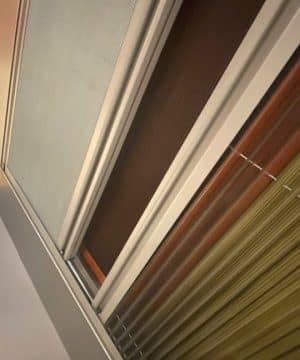 Cửa lưới chống muỗi kết hợp vách tổ ong CiCi1