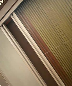 Cửa lưới chống muỗi kết hợp vách tổ ong CiCi1