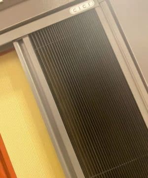 Cửa lưới chống muỗi kết hợp vách tổ ong CiCi1