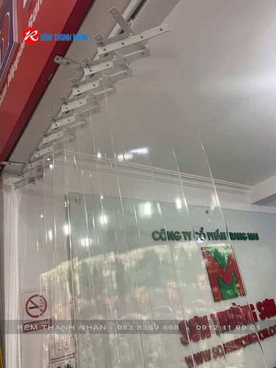 Rèm nhựa pvc trong suốt dày 1.5ly, kéo xếp thu gọn