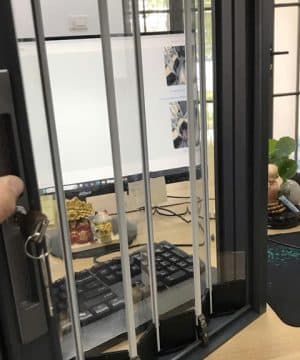 Cấu tạo chi tiết & Chất liệu cao cấp của Cửa xếp Lá Nhựa trong suốt