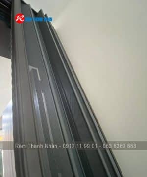 Cửa xếp lá nhôm lỗ thoáng – Ngăn côn trùng, thông gió cho không gian sống