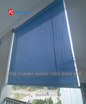 Bạt 1 màu đục lỗ CNC tự cuốn - giải pháp che nắng mưa thoáng khí