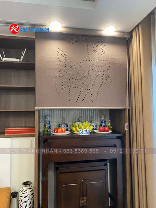 Mành cuốn laser che bàn thờ chung cư LZ115 - Hoa sen phong thủy tinh tế