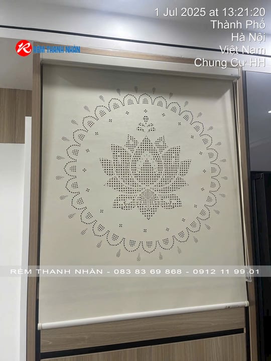 Rèm cuốn khắc laser hoa sen tròn đối xứng LZ117 cao cấp