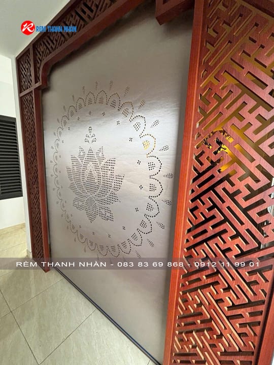 Mẫu rèm che bàn thờ khắc laser hoa sen LZ117 đẹp trang nghiêm