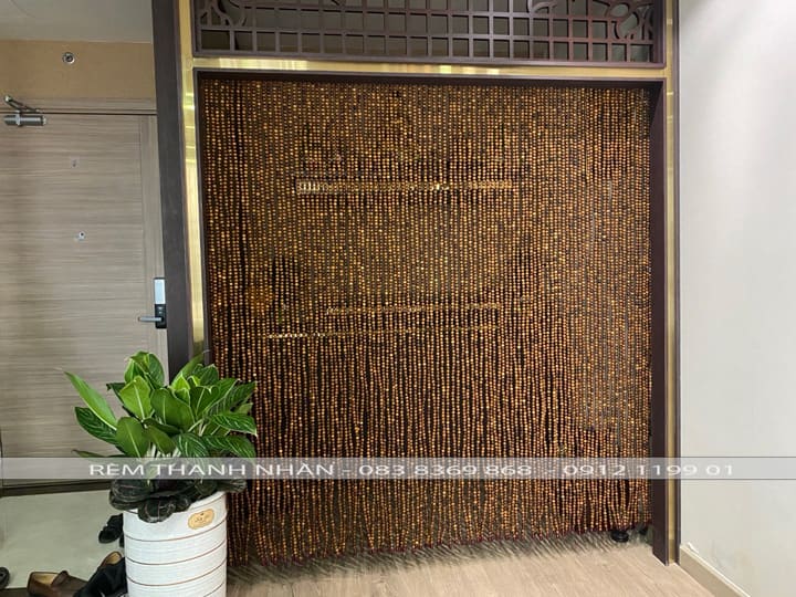Rèm hạt gỗ Bách Xanh trơn treo phong thủy phòng thờ