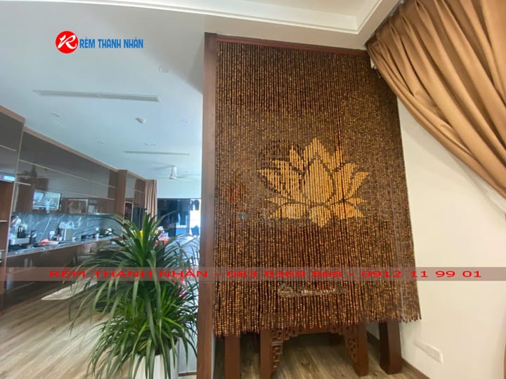 Rèm che bàn thờ phong thủy gỗ Bách Xanh