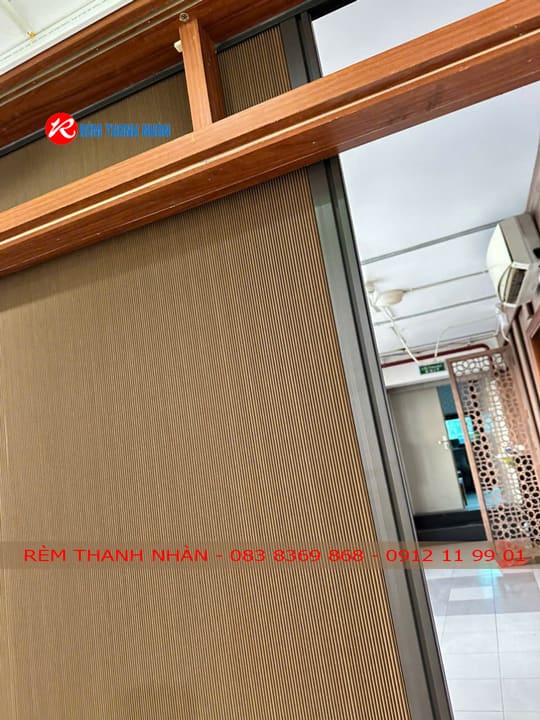 Vách ngăn phòng bếp và hành lang
