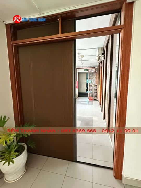 Vách tổ ong SF336 ngăn phòng bếp và hành lang