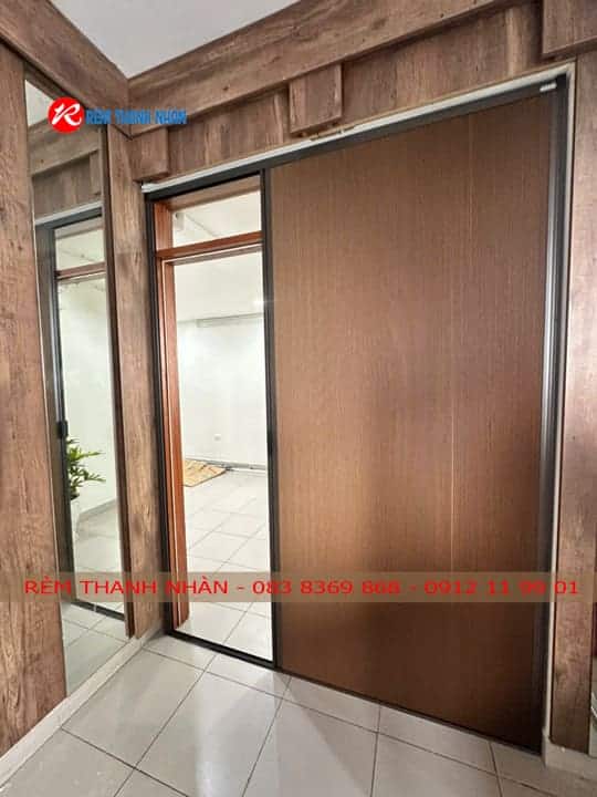 Vách ngăn phòng bếp và hành lang